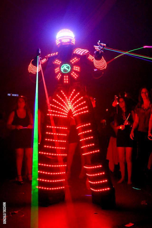 Experimenta el poder de Tron y su invasión laser en tu evento.