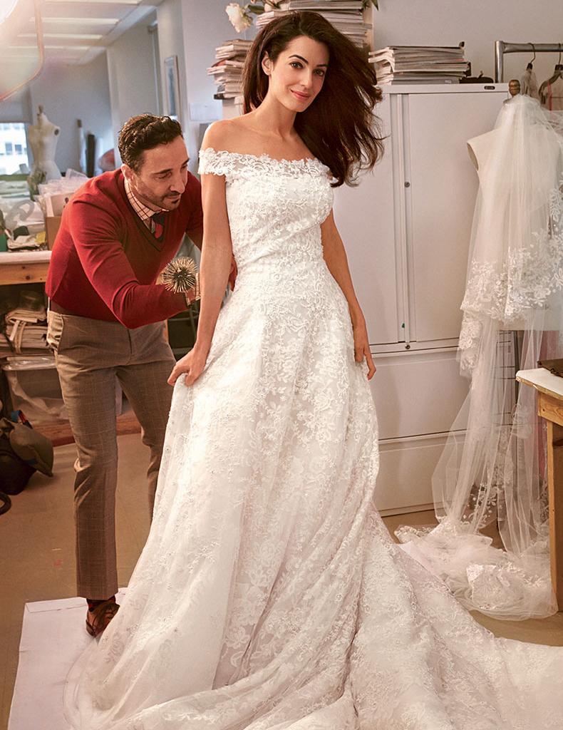 Amal Alamuddin la mujer de George Clooney luciÃÂÃÂ³ un espectacular vestido de novia de Oscar de la Renta