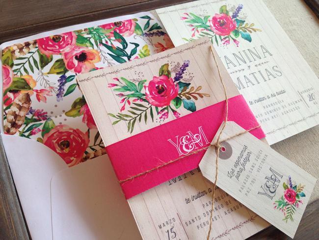 Invitacion de Casamientos floral para novios modernos de The Lovely Card