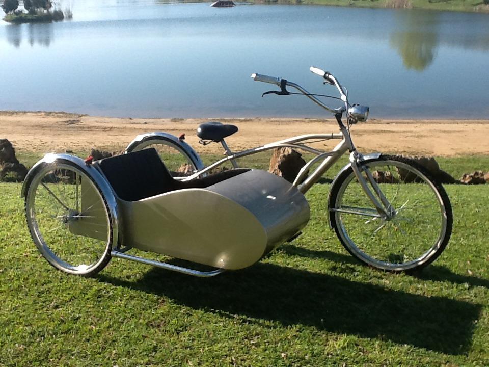 Entrada original en una bicicleta con sidecar