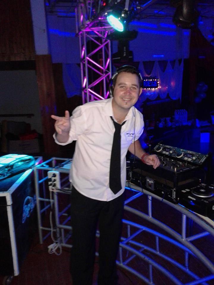 DjChecho Cabañas (Disc Jockey)