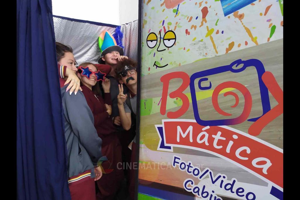 CINEMÁTICA Producciones (Cabinas de mensajes, fotos y video)