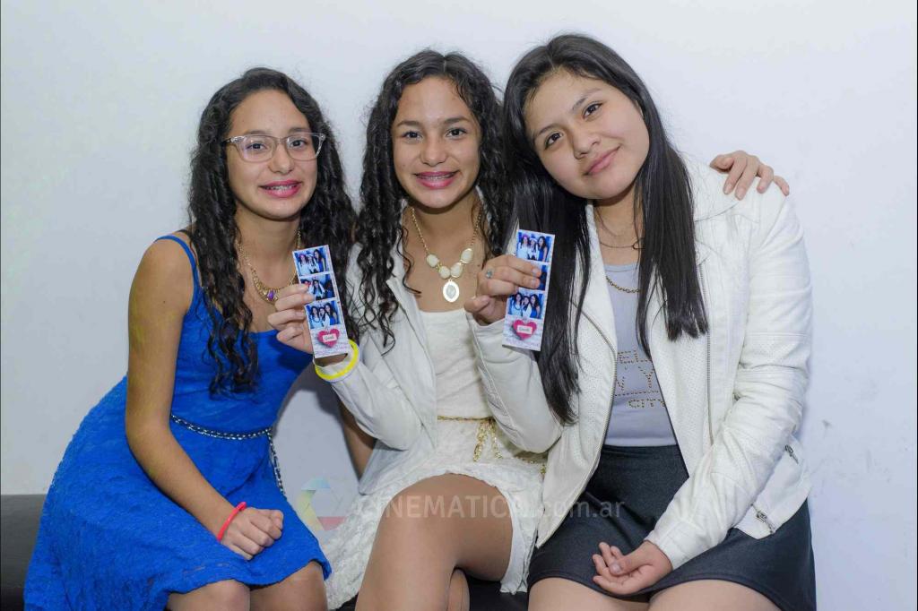 CINEMÁTICA Producciones (Cabinas de mensajes, fotos y video)