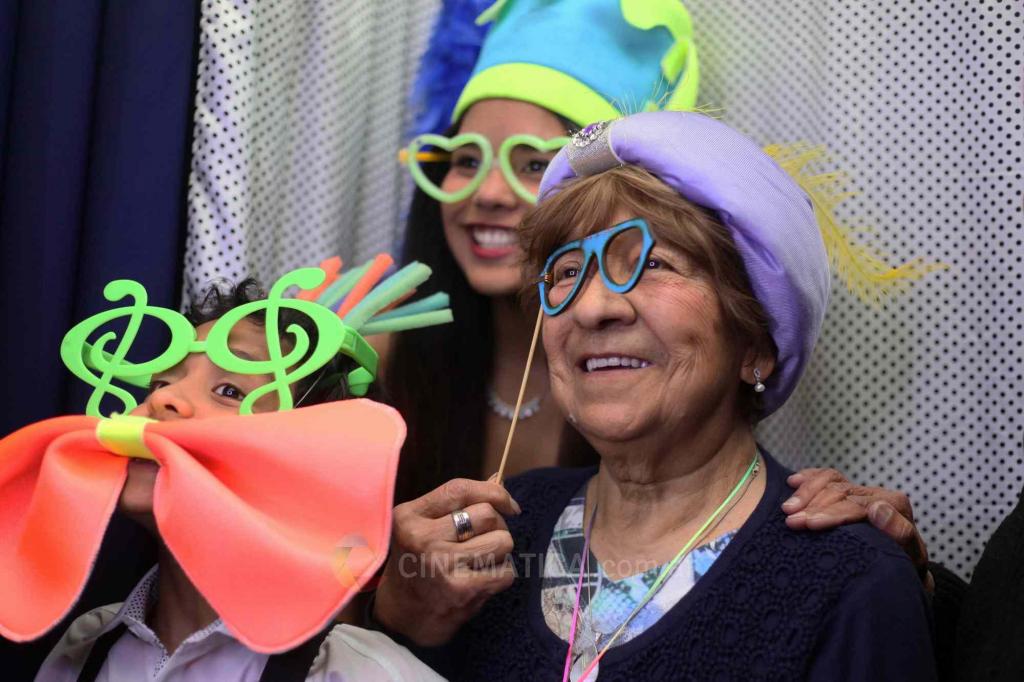 CINEMÁTICA Producciones (Cabinas de mensajes, fotos y video)