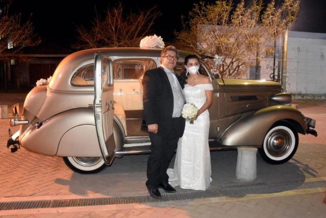 Golden Car (Autos para casamientos) | Casamientos Online