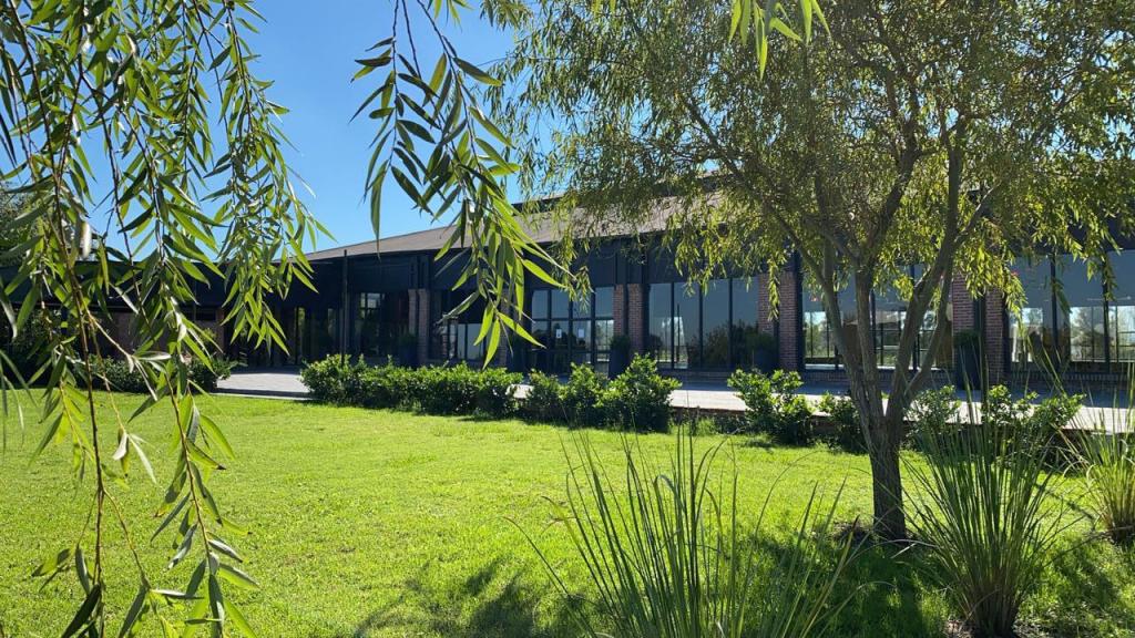 Darwin Buen Ayre (ex Garden San Isidro)