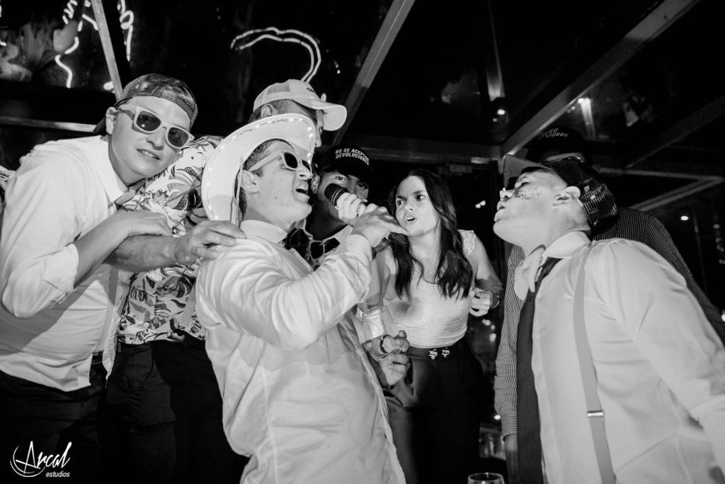 Son bye (Músicos y Shows)