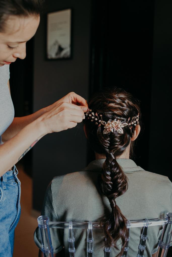 CONI Suarez (Maquillaje y Peinados)