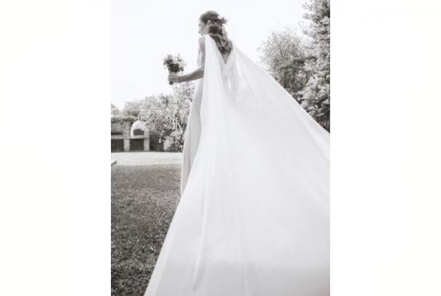 Vestido Pia - Capa | Casamientos Online
